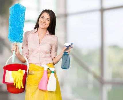 Cleaner preparing a carpet cleaning treatment in Hounslow